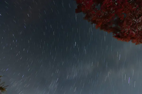 Stars spinning as the earth rotates with a long exposure photo. 